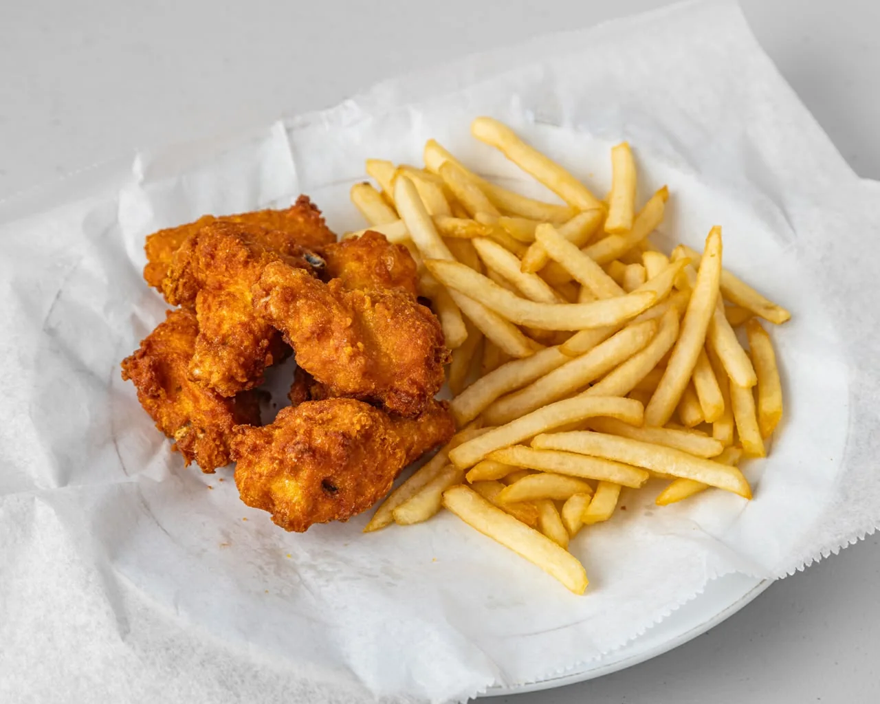Crispy whole fried wings with french fries